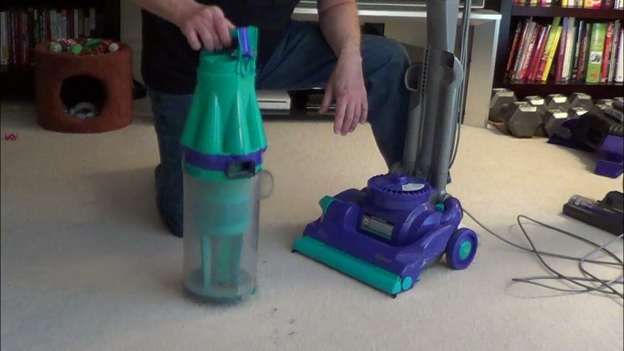 How to Clean a Dyson DC 07 Filter Cleaning a Dyson YouTube