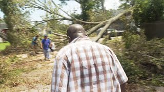 New Orleans man endures heat with no power