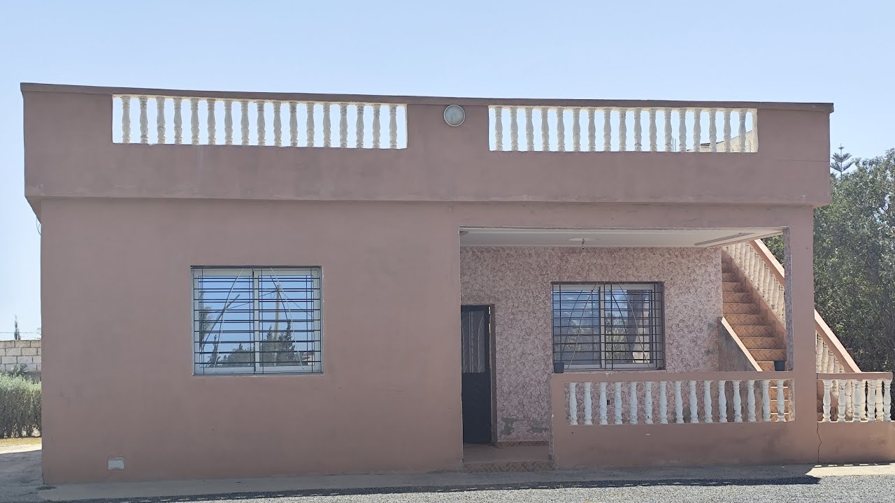 ضيعة للبيع في بن سليمان ب عين القصب مساحتها 2560متر فيها منزل مساحته 100محفضة فيها بئر