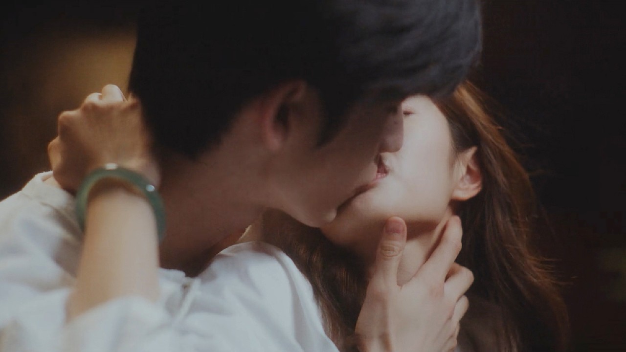 Первая ночь! Золушка остановилась в доме красивого доктора и провела с ним прекрасную ночь.