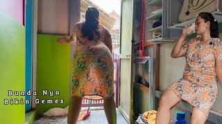 Membersihkan Rumah || Bunda Nya Bikin Gemes