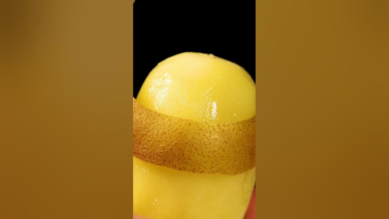 How to peel a golden kiwi like a pro? #asmr #asmrvideo #asmrfood #asmrsounds #fruit #kiwi #surgery