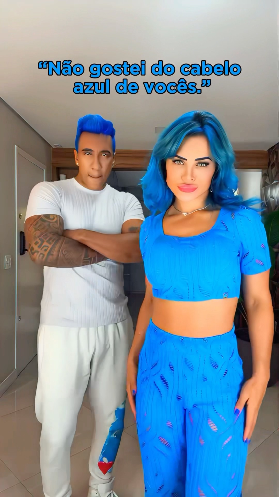 Vocês gostaram dos nossos cabelos azuis? ?? @ApolloSant #entretenimento