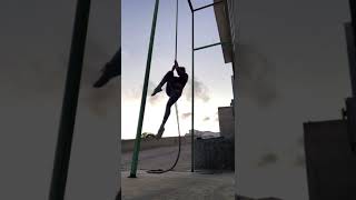 There’s literally no excuse not to train your inverts! #poledance #inverts