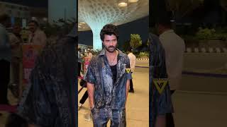 Vijay Deverakonda Spotted at Mumbai Airport ??? vijaydevarakonda