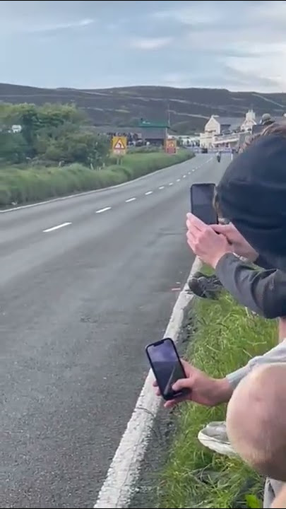 isle of man tt 2022 superbike race 1 , Peter hickman flyby gas monkey m1000rr