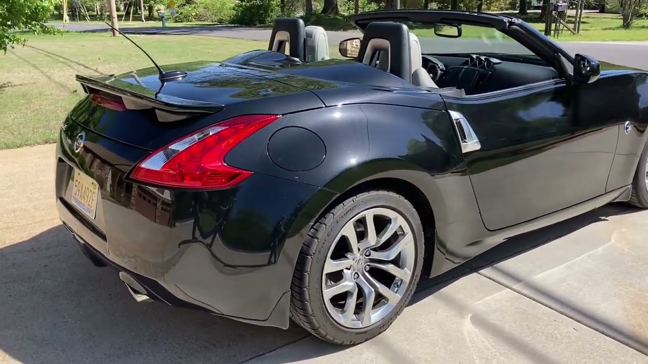 Custom Car Cover: 2010-20 NISSAN 370Z ROADSTER CONVERTIBLE W/ANT