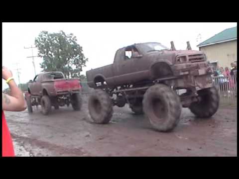 chevy-vs-ford-mega-mud-truck-tug-o-war