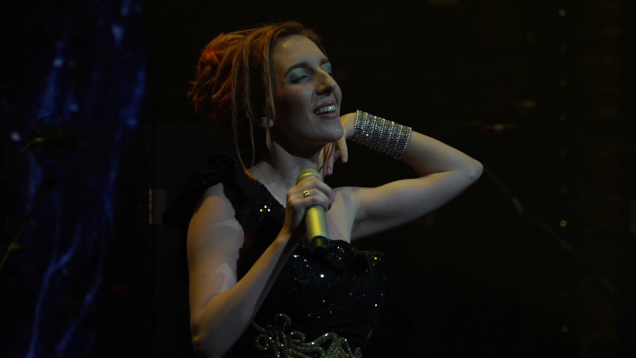 在 YouTube 上观看 ILLARIA — Intro/ILLARIA (live at the Caribbean Club)