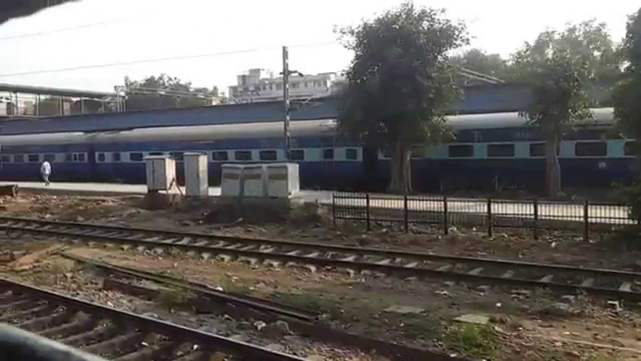 Ashram Express ready to depart from Old Delhi - YouTube