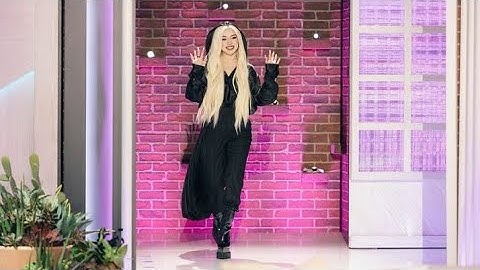 Ava Max on January 27, 2023 on @kellyclarksonshow