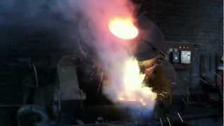 Pouring the liquid Metal