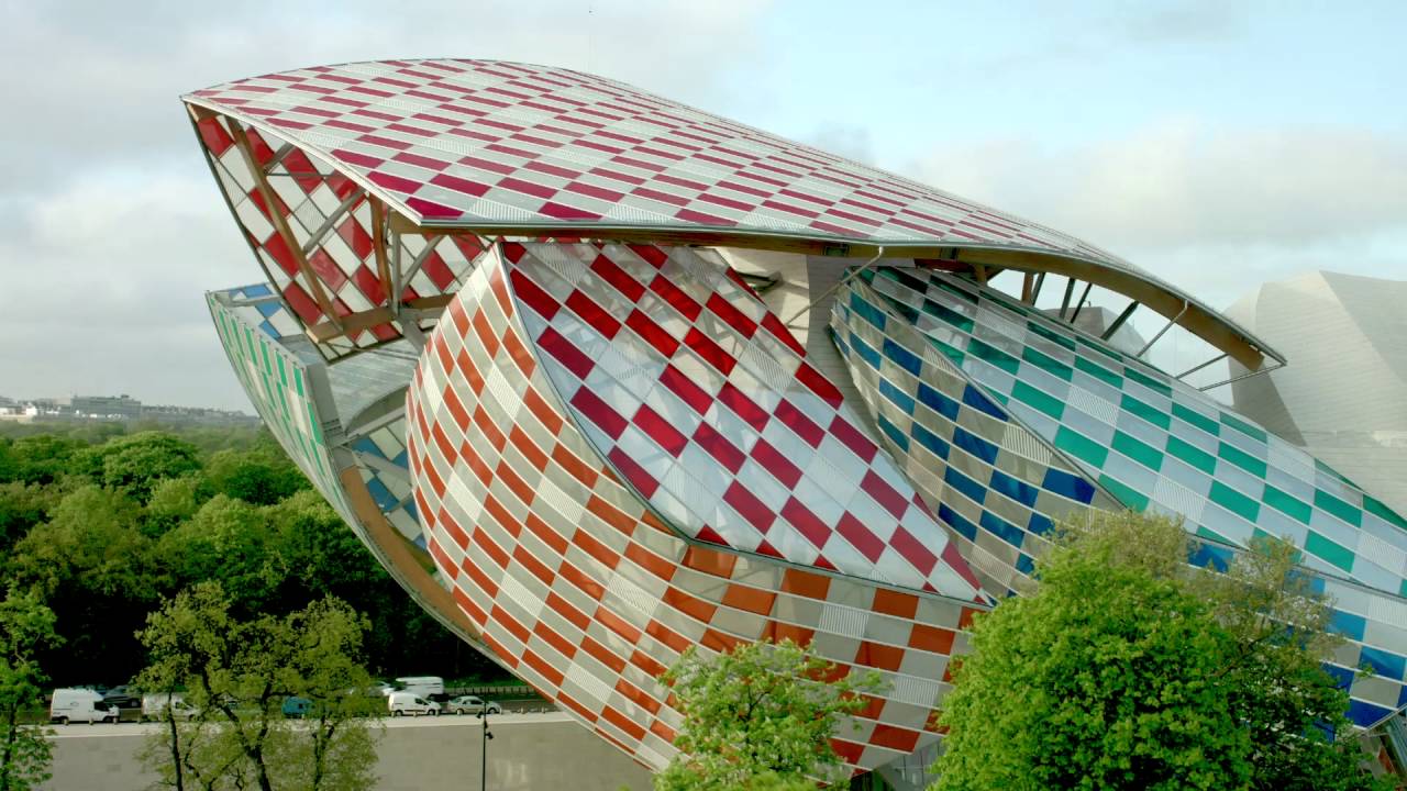 A Daniel Buren's colorful intervention at the Fondation Louis