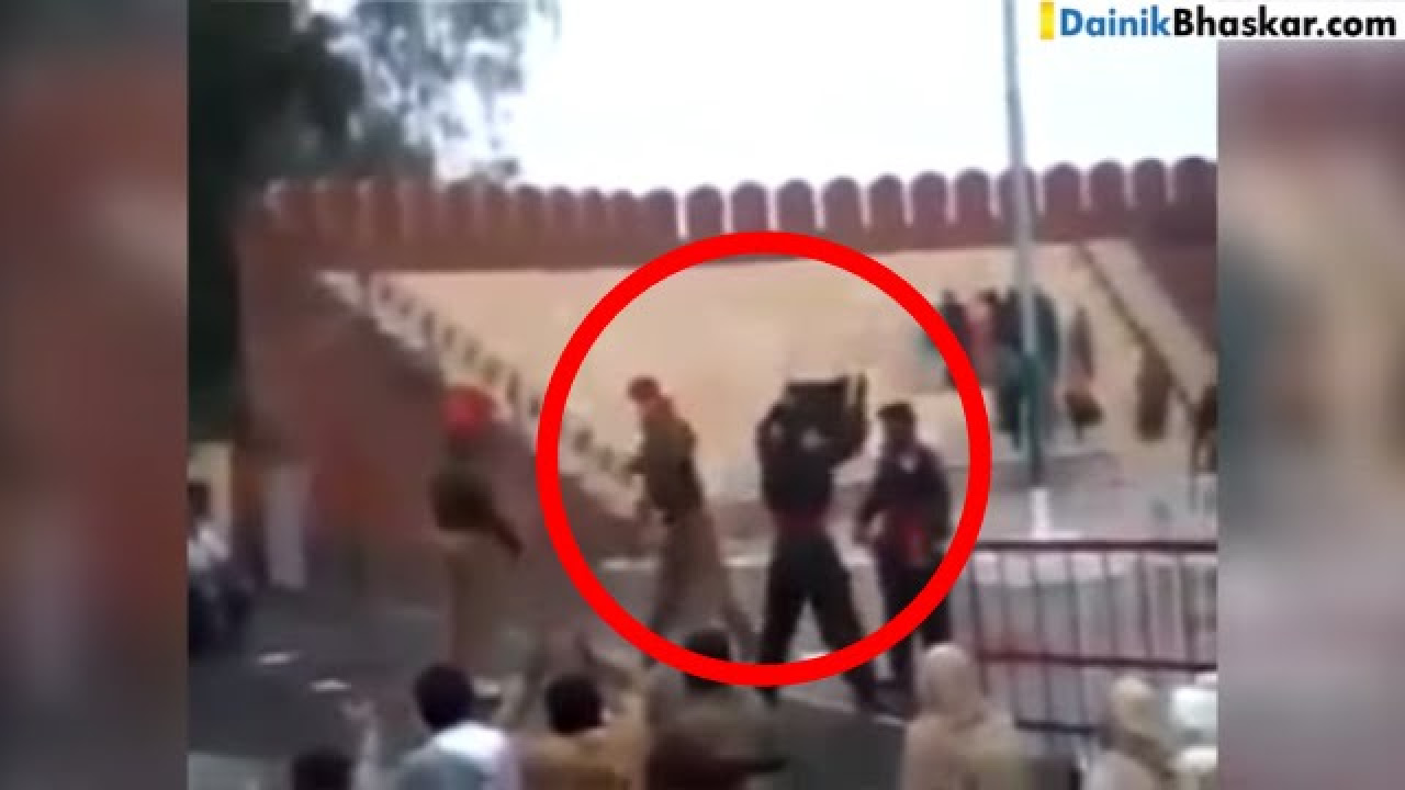 Shocking India Pakistan Soldiers Fight During Ceremony At Border