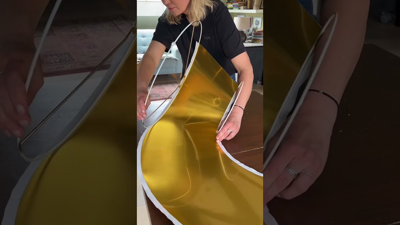 We’re in awe watching lampshade maker IG/@chantier.studio work her magic on this stunning lamp! ✨
