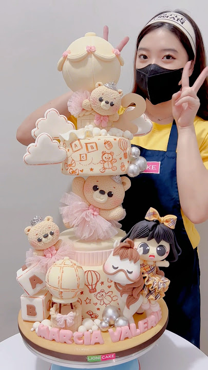The cake keeps falling! #cake #cakedecorating #birthdaycake #lionicake