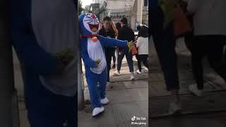 Gấu lầy phát tờ rơi là đây Gấu lầy phát tờ rơi là đây