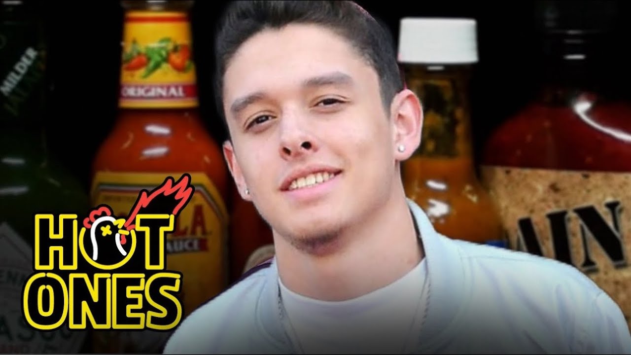 Oscar Guerra Exposes His Ex-Friend Group | Hot Ones Edwin Burgos Edition