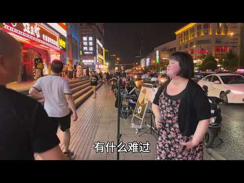 开口跪！小姐姐街头翻唱《泡沫》，路人还以为邓紫棋来了！