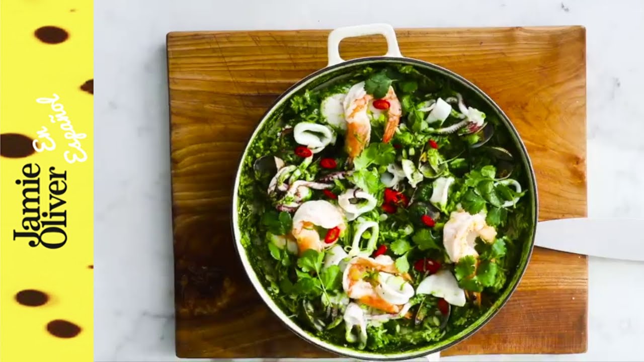 Arroz verde con pescado hecho con una sola sartén | Jamie Oliver En Español