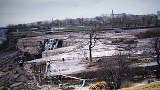 This Is What Scientists Found at the Bottom of the Niagara Falls That Left Them so Disturbed image