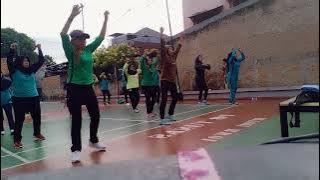 Obic Selasa sore...💪💪👯👯 @groupsenambugar @Amieputri Semangat olahraga