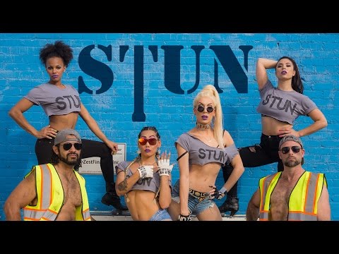 Alaska Thunderfuck Ft. Gia Gunn - Stun