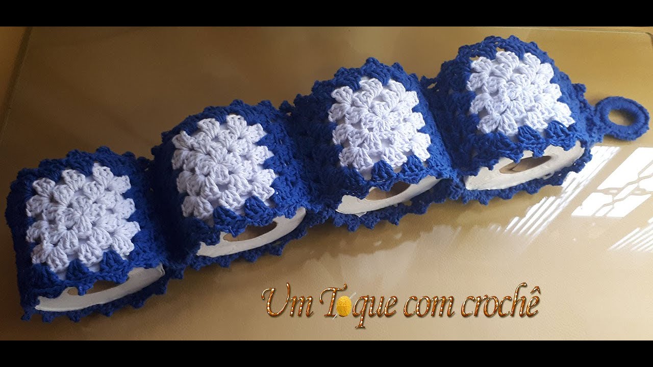 Porta papel higiênico de crochê com 4 divisórias.