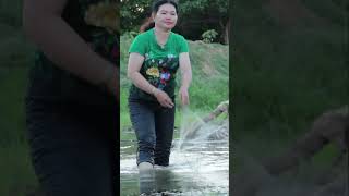 Set up a fishing net #fisherwoman #fish #fishingtechniques