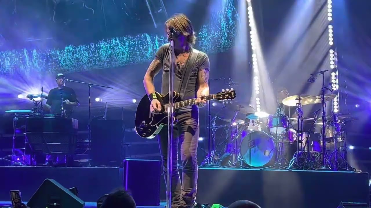 Keith Urban “Blue Ain’t Your Color” Live at iThink Financial ...
