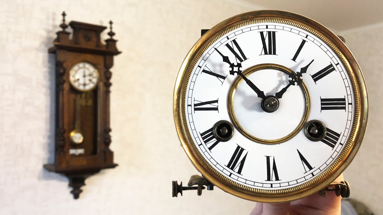 Включи выпуск часы. Часы в с о старинной оправой. Старые часы примитивные. Реставрация часов. Часы и начало.
