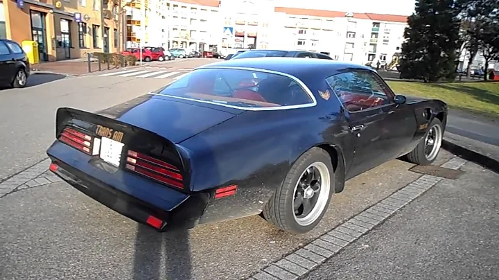 Pontiac Firebird trans-am Startup and loud sound !!