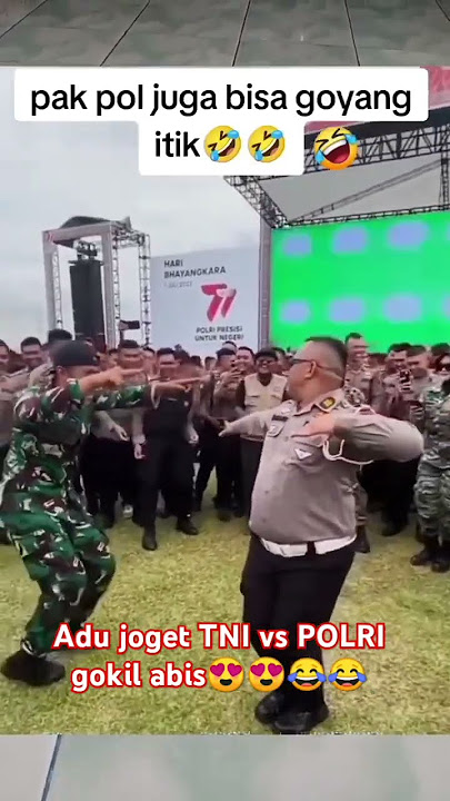 gotik(goyang itik)ala Abang polisi #beranda #dance #shortvideo #shortsfeed #shorts #viral #trending