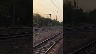kitna speed me chal rha hoga Ae train #train #travel #shorts #video #viral #youtubeshorts
