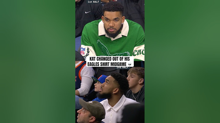 KAT was repping his Eagles in Philly vs. the 76ers 🤣