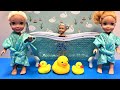 Bath time  elsa  anna toddlers  soap bubbles  barbie dolls