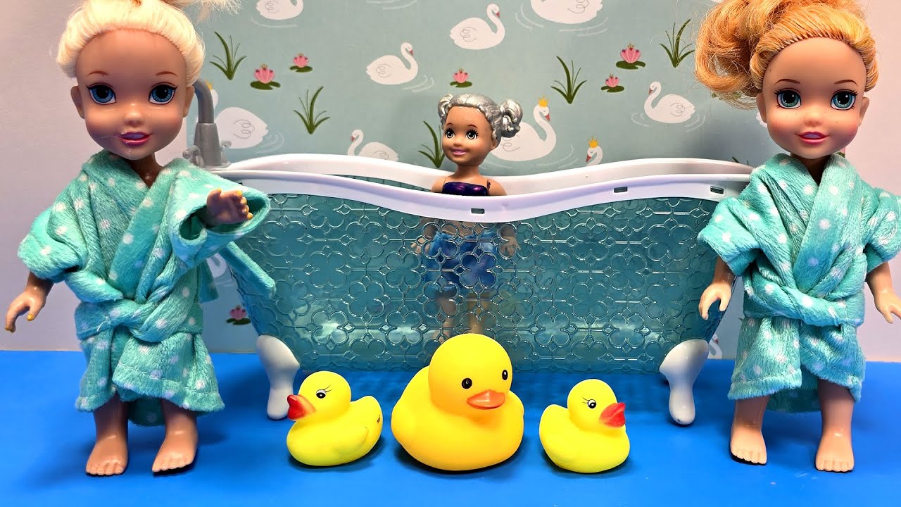 Bath time  Elsa  Anna toddlers   soap bubbles   Barbie dolls