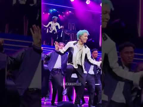 Lay Put Fire At The Stage Layzhang Exo Concert 