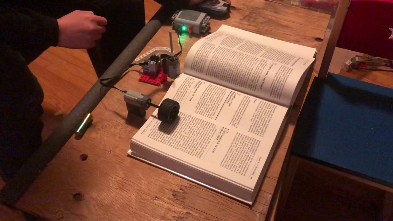 Machine pour tourner les page d’un livre automatique - YouTube