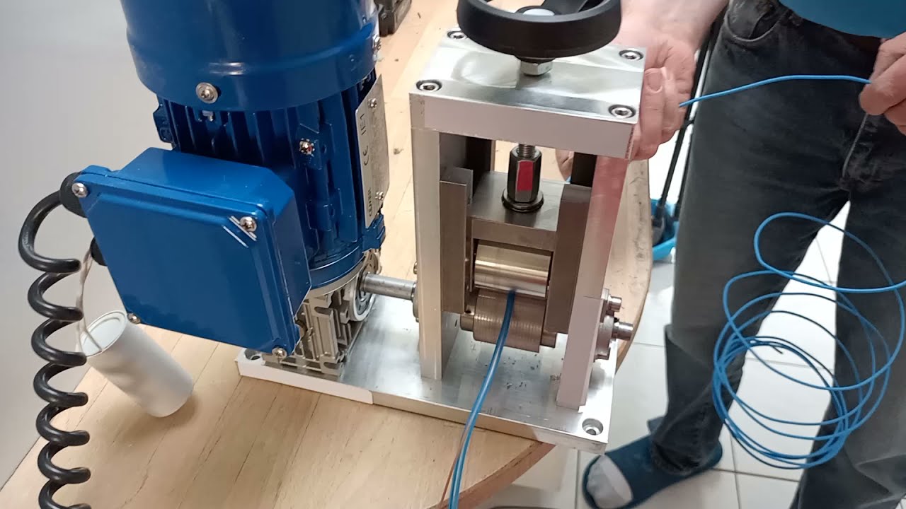 Machine à dénuder les fils CO-Z Dénudeur de câble de ferraille portable  pour le recyclage des déchets de cuivre 