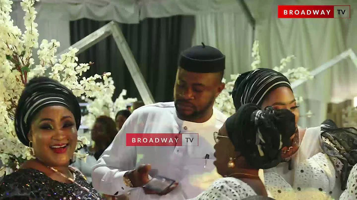 Odunlade Adekola Cuts Cake With Veteran Actor, Yetunde Wunmi On Her 60th Birthday