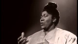 Video thumbnail of "Mahalia Jackson He's got the whole world in His hand"