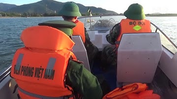 Tàu chìm trên biển Quảng Bình, 6 ngư dân được cứu kịp thời | NLĐTV