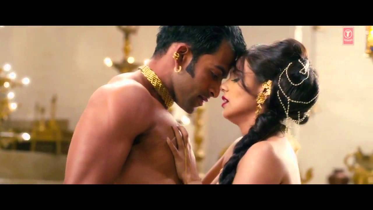 Hot Love and Sexy Scenes of Rani Mukerji pic