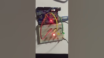 Arduino basics tutorial - 3 LEDs blinking in sequence.