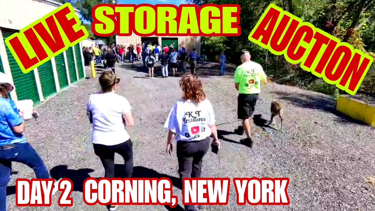 39 ABANDONED Storage Units At This LIVE STORAGE WARS AUCTION In New York! 
