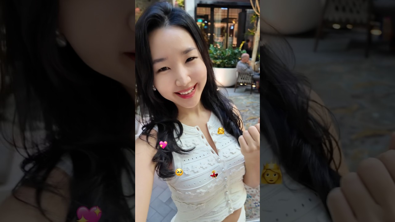 When a girl compliments you: 💖💕😭💗🫡🥰🙈