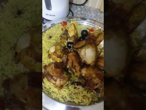 كبسة دجاج وشوربة ملوخية