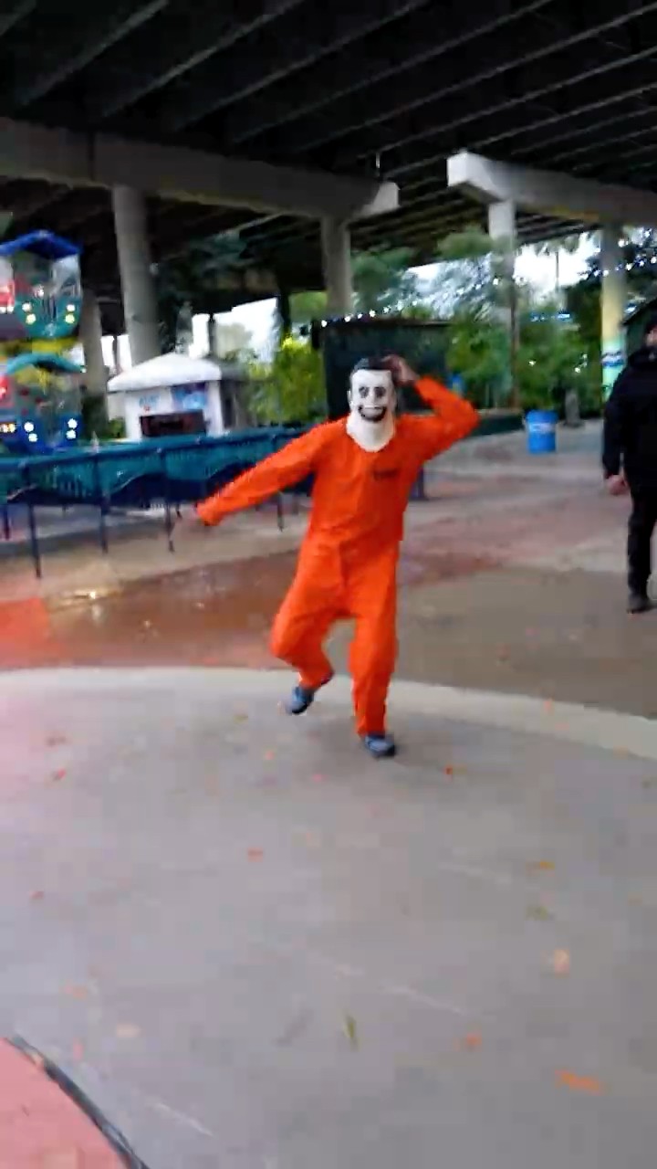 We got chased by Mr creepy eyes at the aquarium #shorts