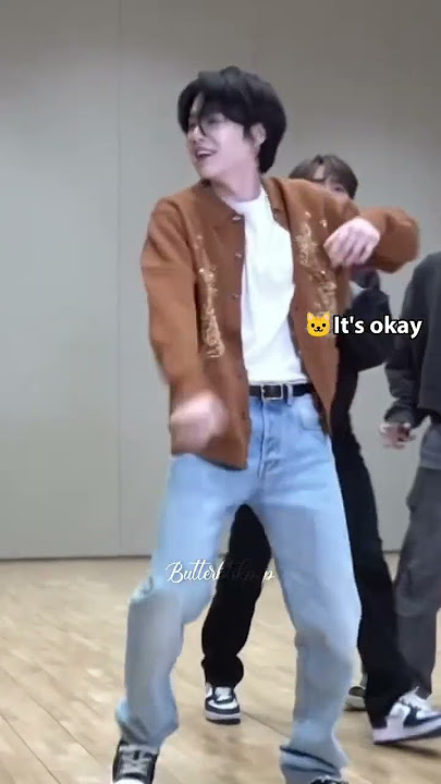 The way Woozi grabs yoongi's arms ☺️💓